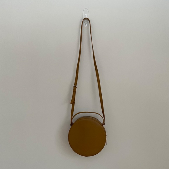 PB 0110 Round Cross-Body Bag - Picture 4 of 10